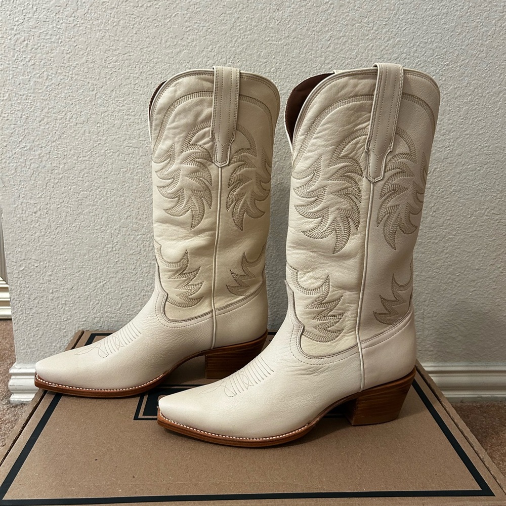 New Tecovas “The Annie” boots in Cream